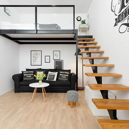 Dietla With A Mezzanine In The Center Of By Renters